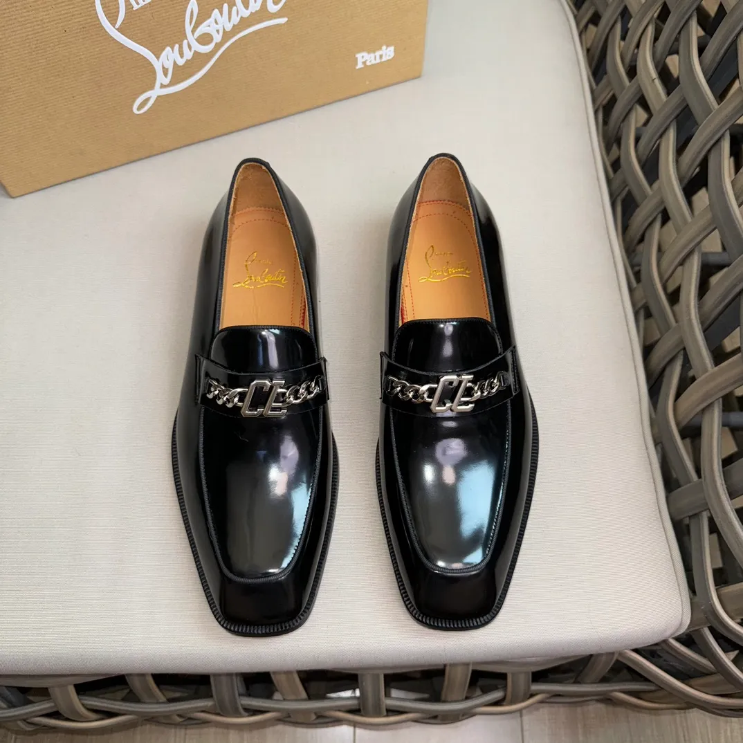 [CL red-soled shoes] Top P: 1020💰 Size 39-44 (⚠️38.45.46 custom-made, non-refundable and non-exchangeable) 🆑High-end men's business formal leather shoes, classic red-soled shoes | Fabric: Original imported first-layer cowhide, iconic rivet decoration | Lining: water-dyed cowhide lining Outsole: red cowhide outsole imported from Italy Brand: Christia*.Loubouti* 🆑 High-end men's business dress shoes | classic red soled shoes | Upper: original imported first layer cowhide iconic rivet decoration | Linning: Water dyed cow skin inner Outsole: red cowhide outsole imported from Italy Size: 39-44 (38.45.46 customized) Brand: Christia*.Loubouti*